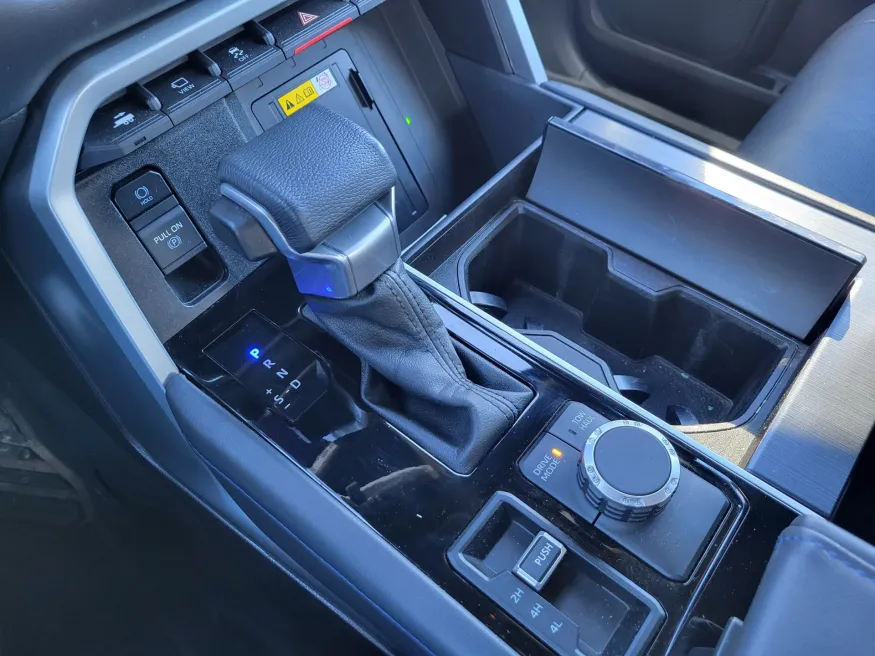 2024 Toyota Tundra 4WD Platinum | Photo 16 of 24