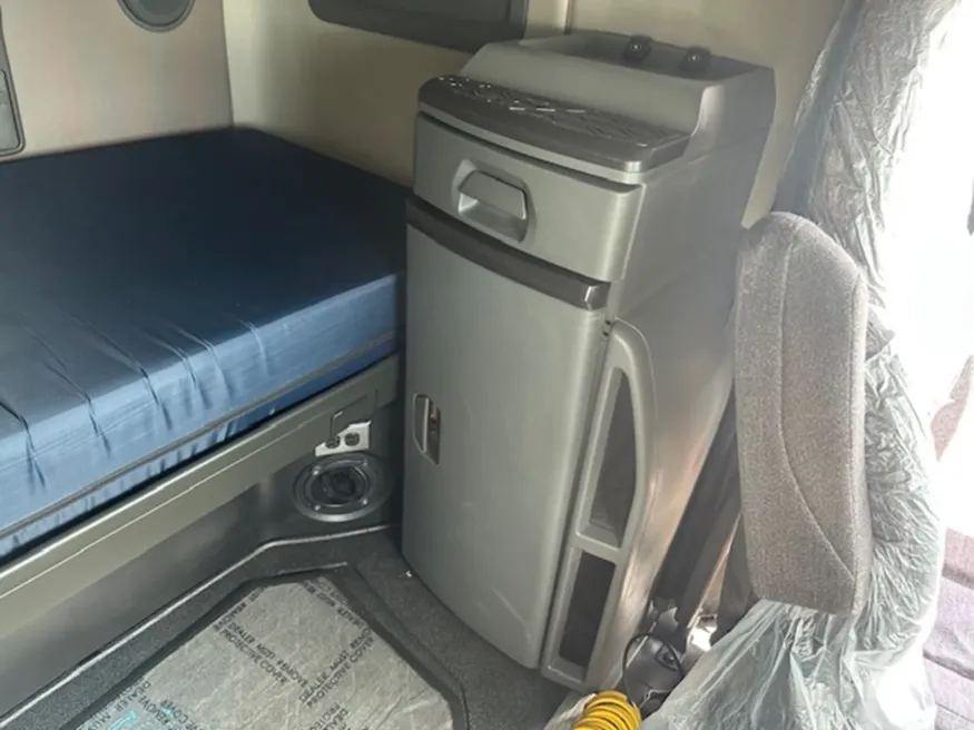 2021 Volvo VNL | Photo 12 of 16