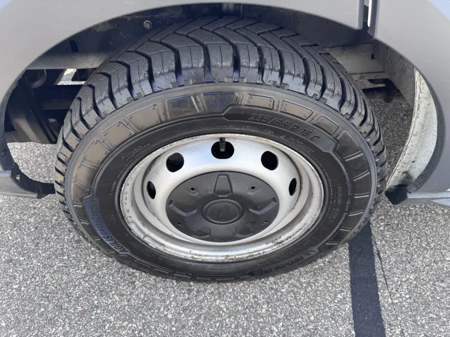 2018 Ford Transit | Photo 8 of 17