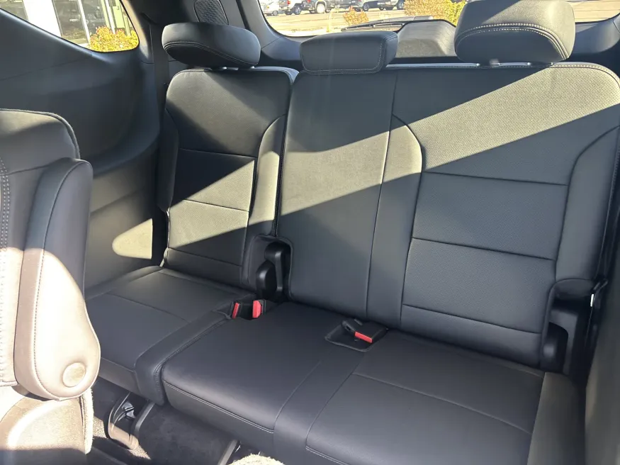 2026 Chevrolet Traverse AWD High Country | Photo 11 of 26