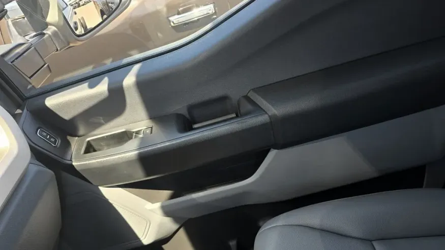 2025 Ford Super Duty F-450 | Photo 23 of 26