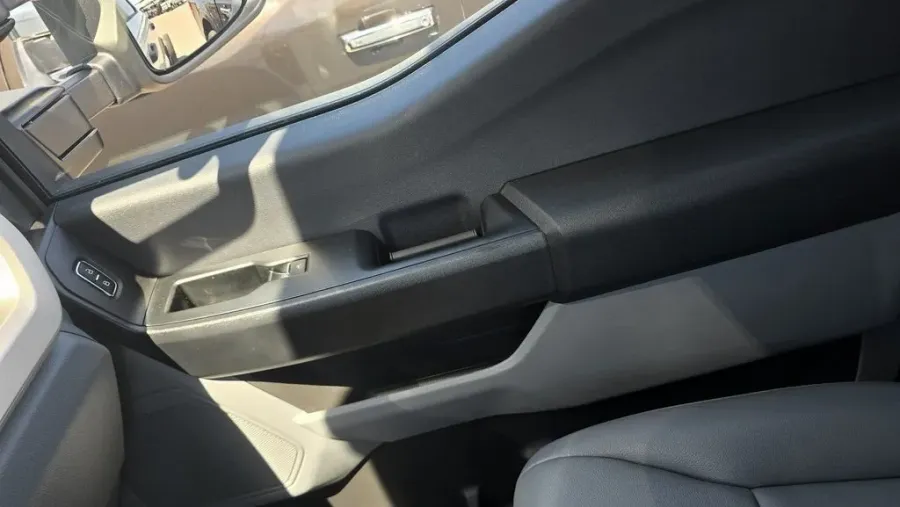 2025 Ford Super Duty F-450 | Photo 23 of 26