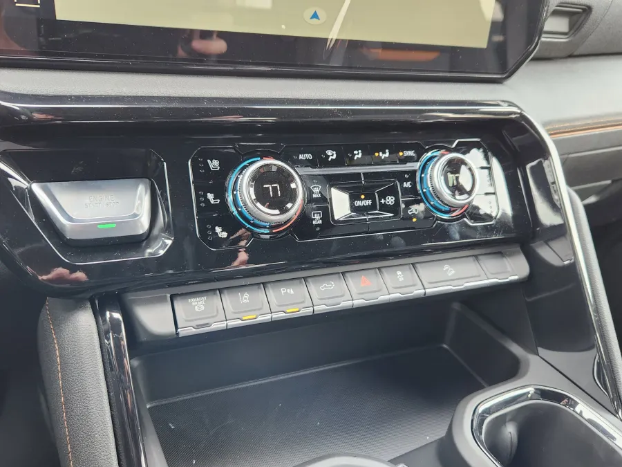 2026 GMC Sierra 2500HD AT4 | Photo 23 of 27