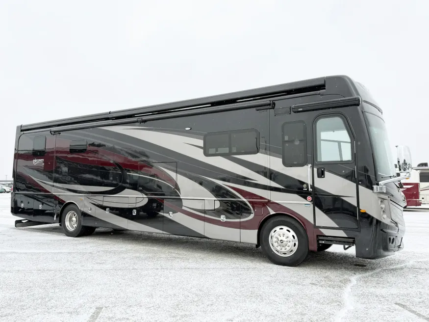 2019 Fleetwood Discovery 40M LXE | Photo 1 of 30