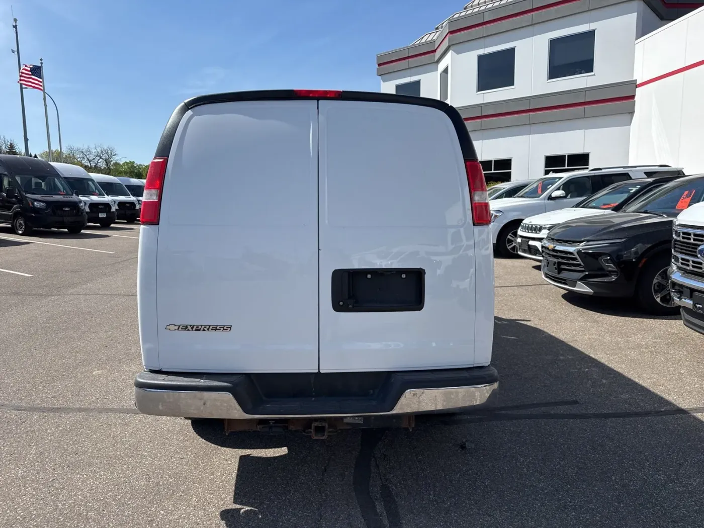 2017 Chevrolet Express 3500 | Photo 3 of 14