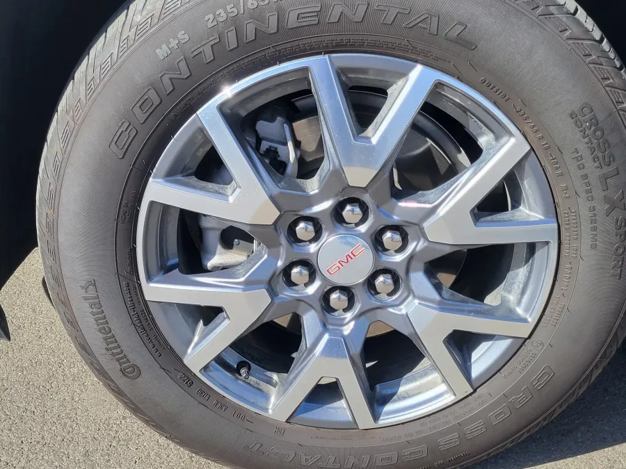 2023 GMC Acadia SLT | Photo 6 of 25