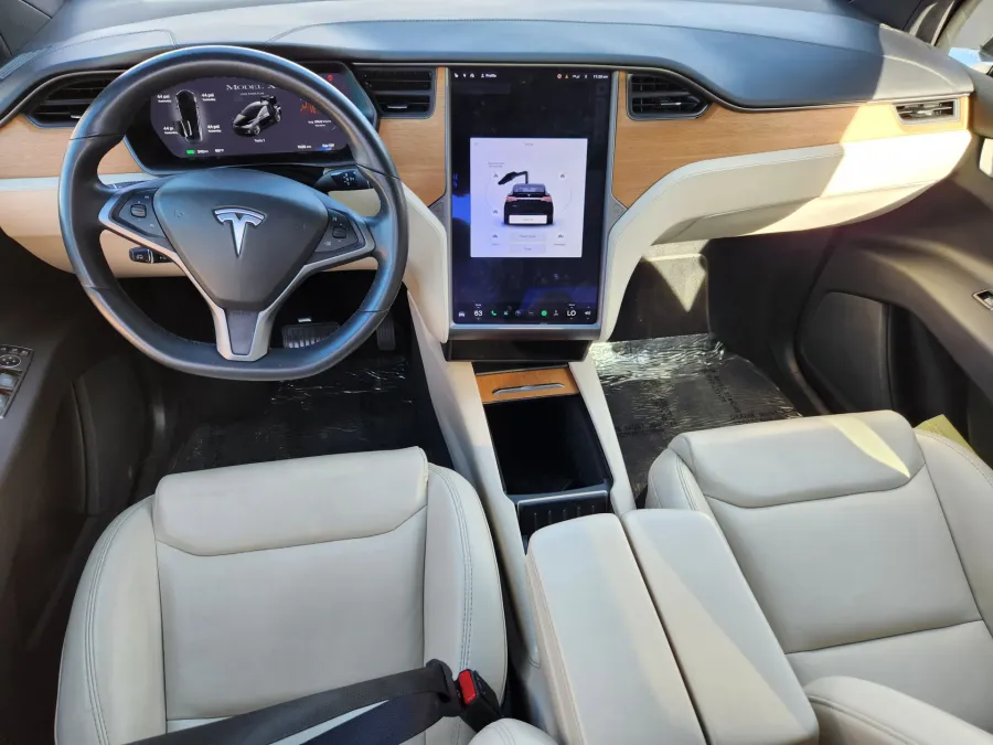 2021 Tesla Model X | Photo 13 of 31
