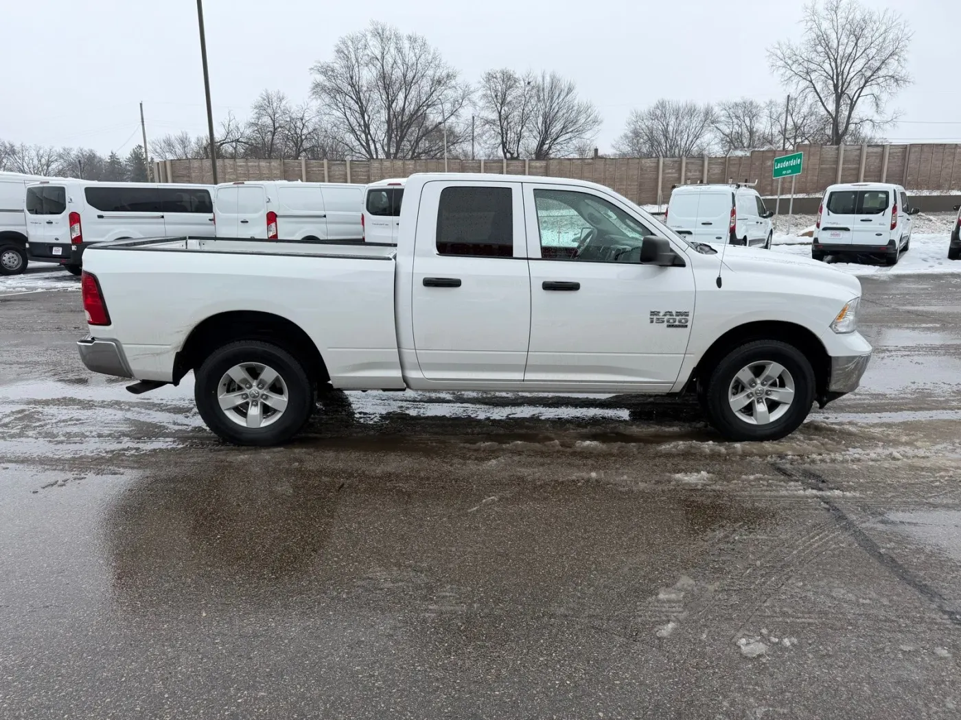 2024 RAM 1500 Classic SLT | Photo 5 of 21