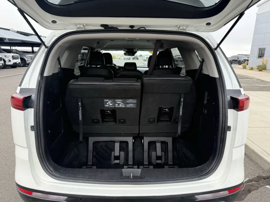 2024 Kia Carnival LX | Photo 7 of 21