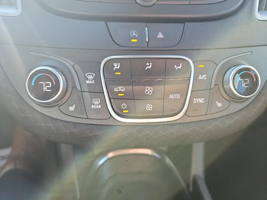 2024 Chevrolet Malibu LT | Photo 11 of 16