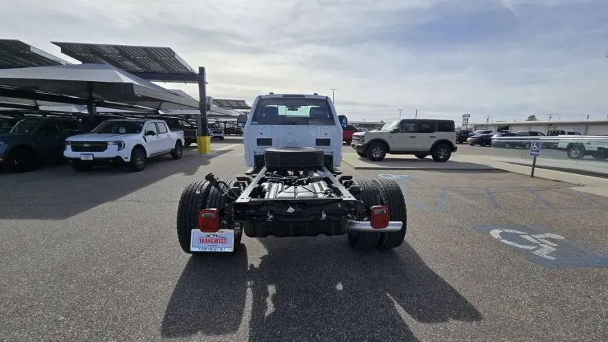 2026 Ford Super Duty F-600 | Photo 5 of 25