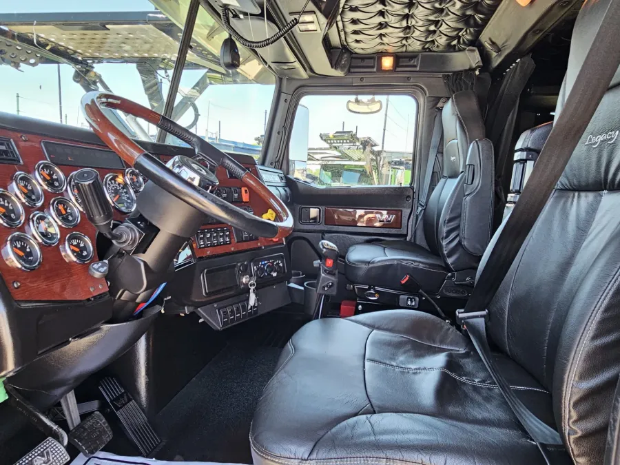 2021 Western Star 4900FA | Photo 9 of 28