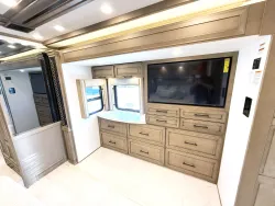 2026 Newmar London Aire 4551 | Thumbnail Photo 15 of 34