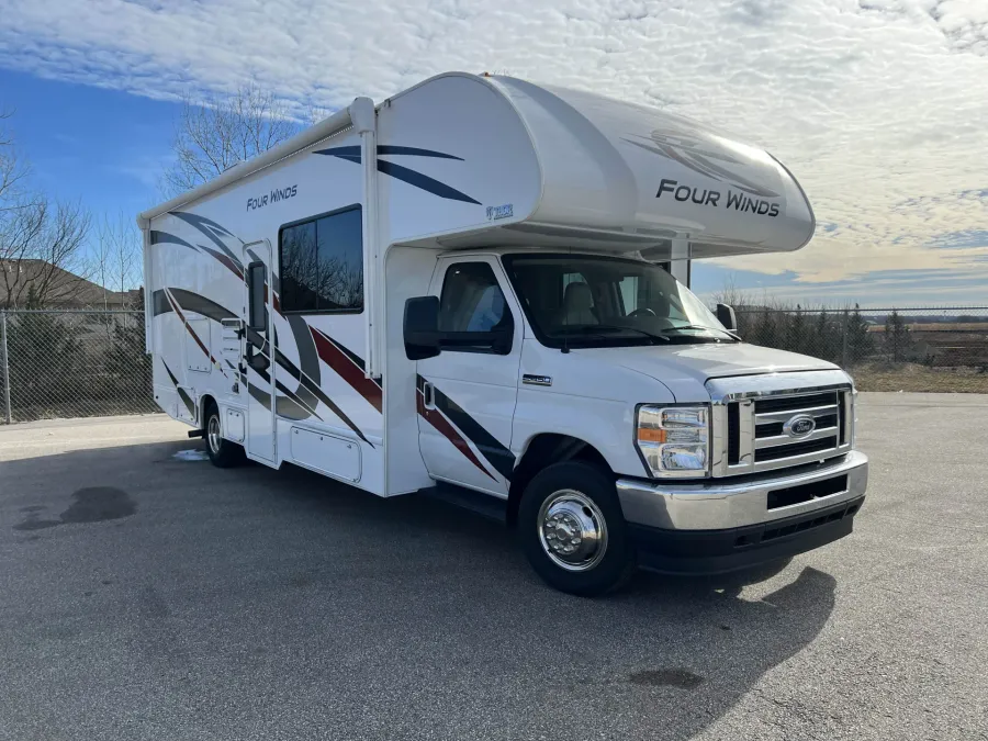 2022 Thor Four Winds 27R | Photo 8 of 37