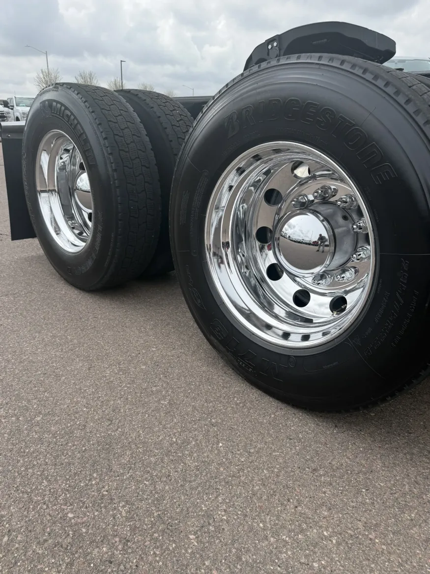 2019 Peterbilt 579 | Photo 9 of 17