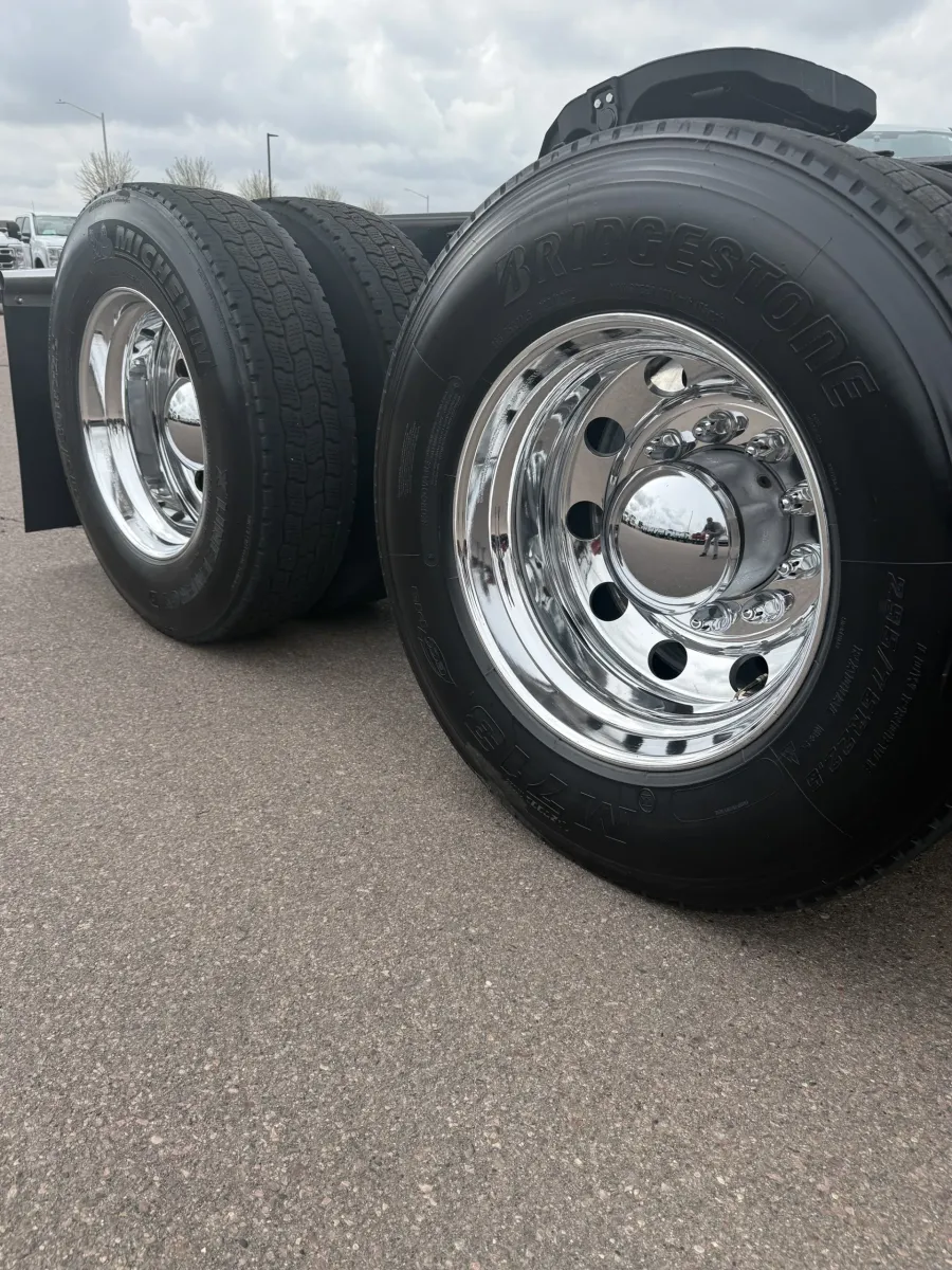 2019 Peterbilt 579 | Photo 9 of 17