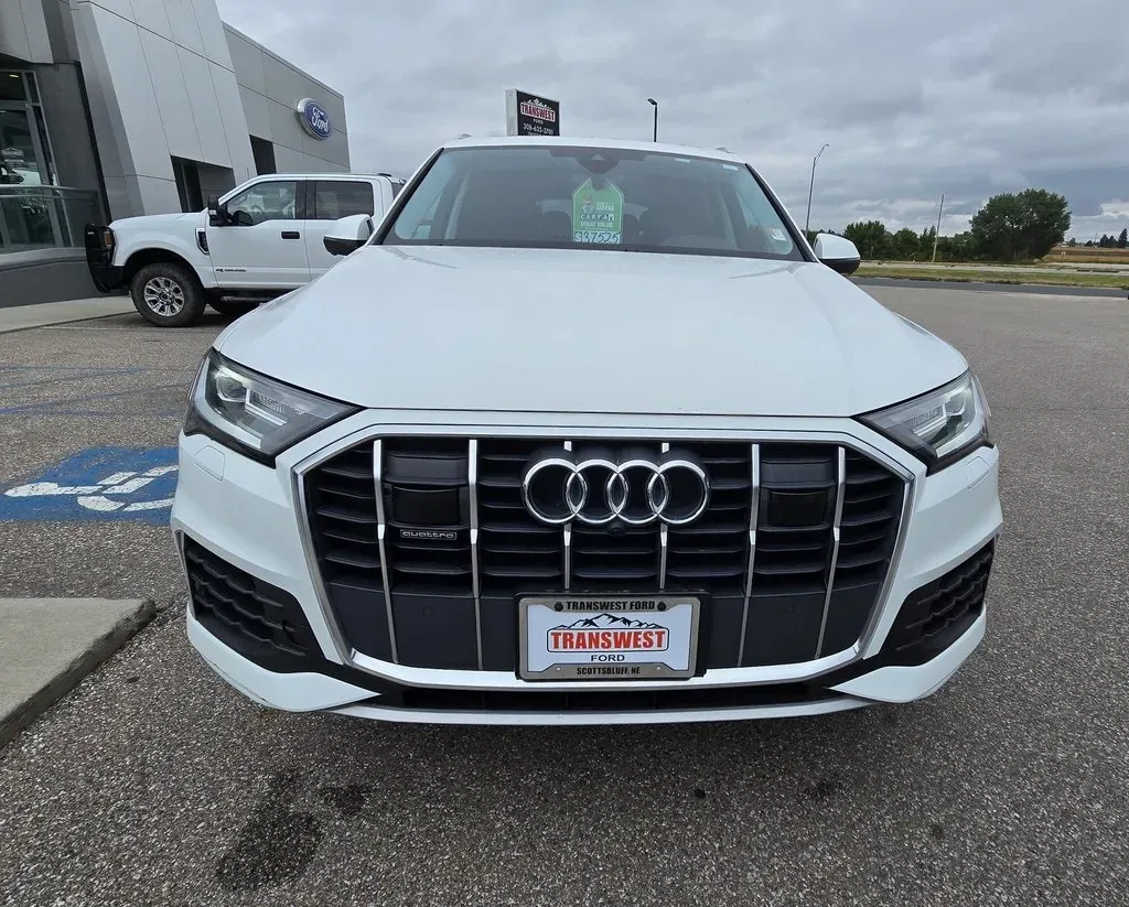 2023 Audi Q7 | Photo 2 of 34