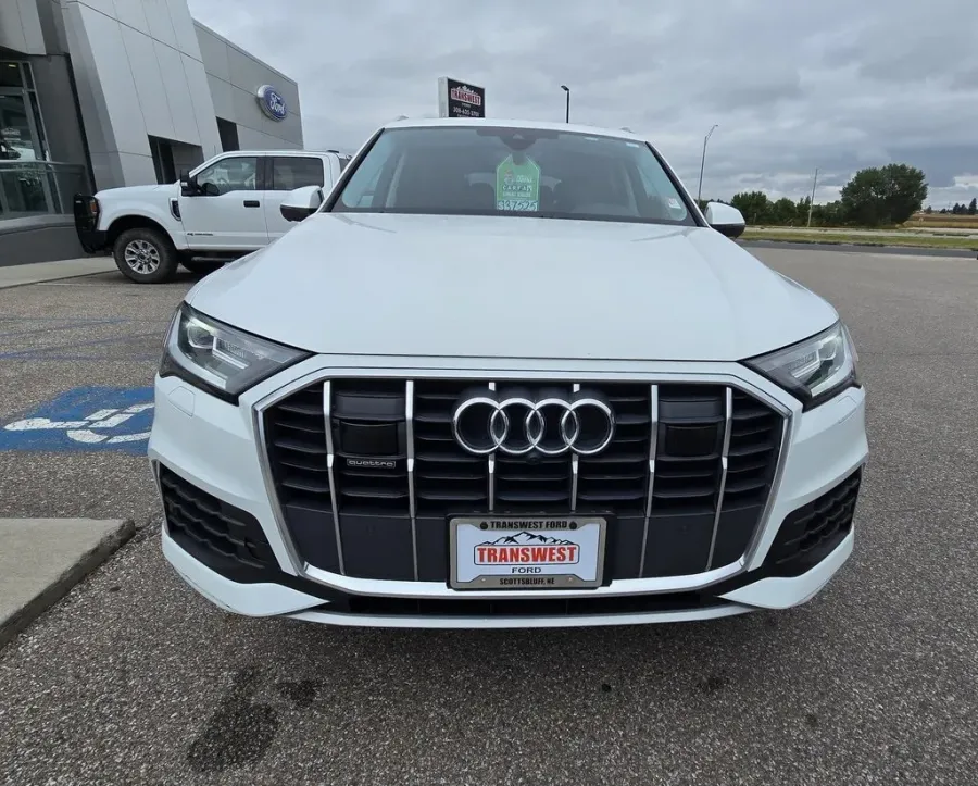 2023 Audi Q7 | Photo 2 of 34