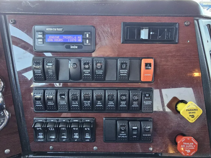 2021 Western Star 4900FA | Photo 14 of 28