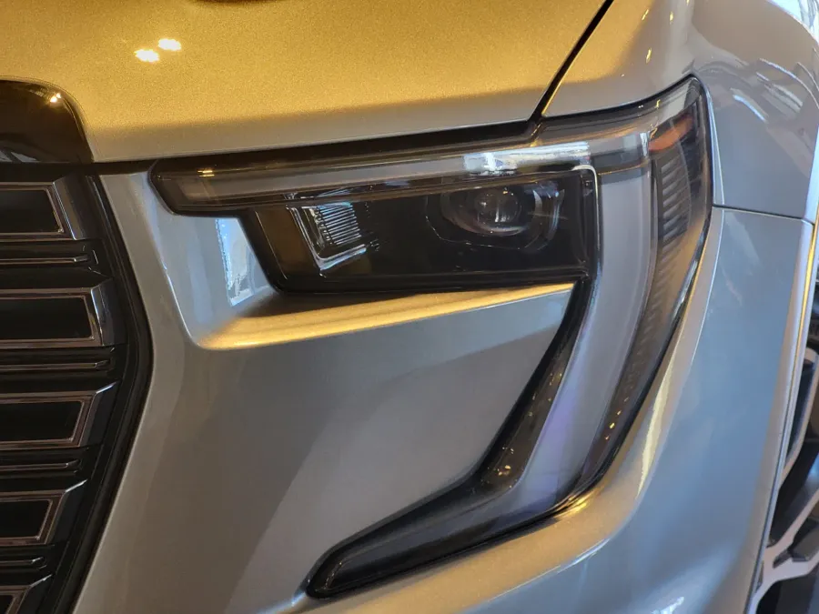 2026 GMC Acadia Denali Ultimate | Photo 7 of 26