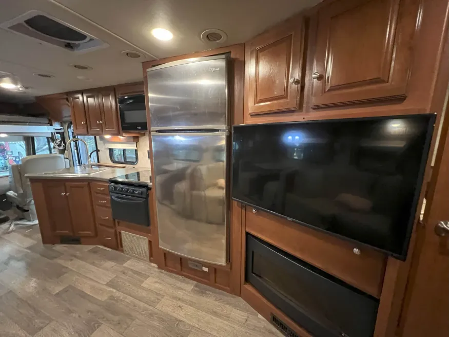 2019 Winnebago Sunstar LX 35F | Photo 14 of 20