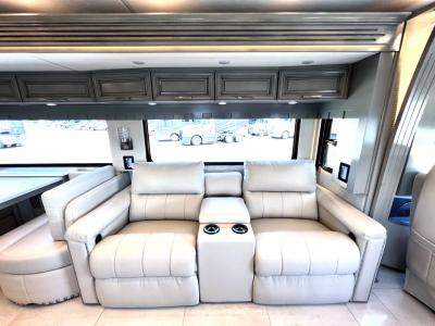 2023 Newmar London Aire 4569 | Thumbnail Photo 8 of 42