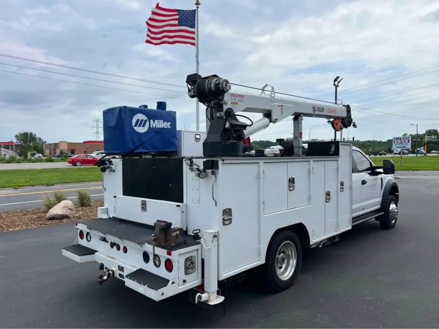 2018 Ford Super Duty F-550 | Photo 9 of 22