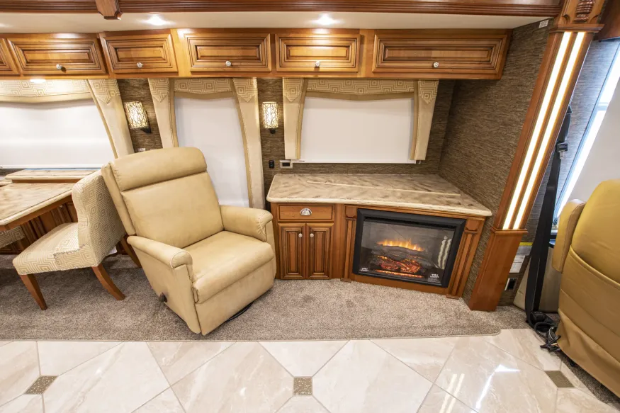 2015 Newmar Dutch Star 4018 | Photo 12 of 32