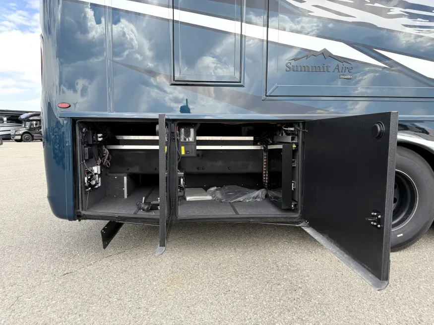 2026 Newmar Summit Aire 4505 | Photo 29 of 32