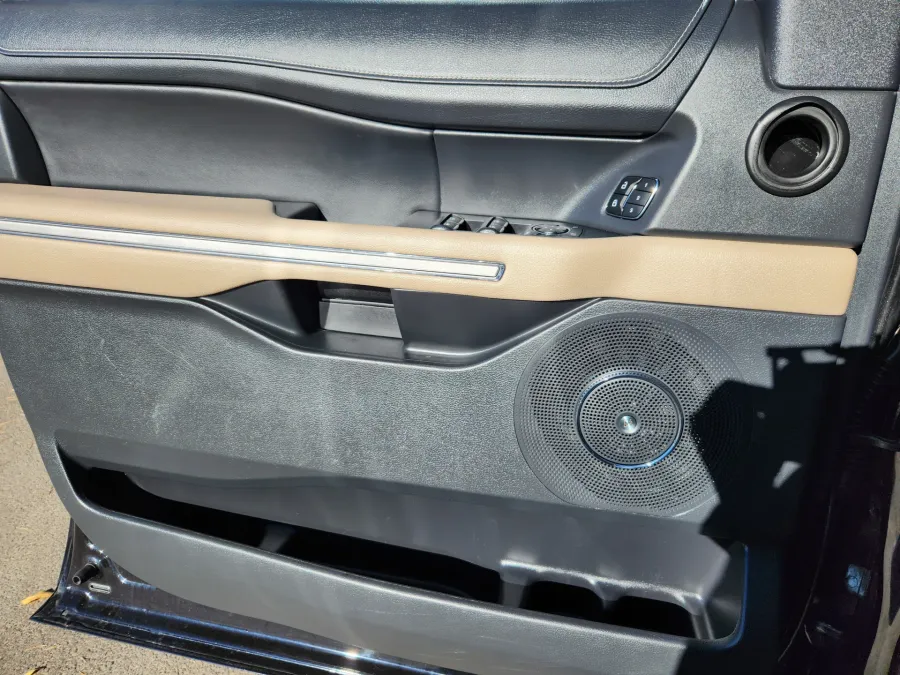 2023 Ford Expedition Limited | Photo 5 of 30