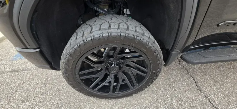 2024 GMC Sierra 1500 | Photo 10 of 32