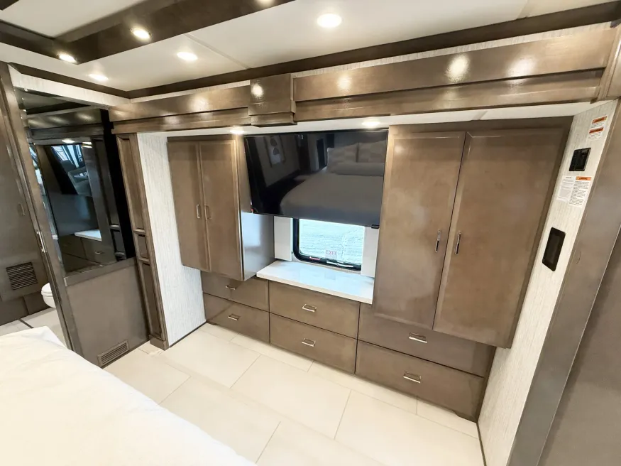 2026 Newmar Mountain Aire 3825 | Photo 14 of 28