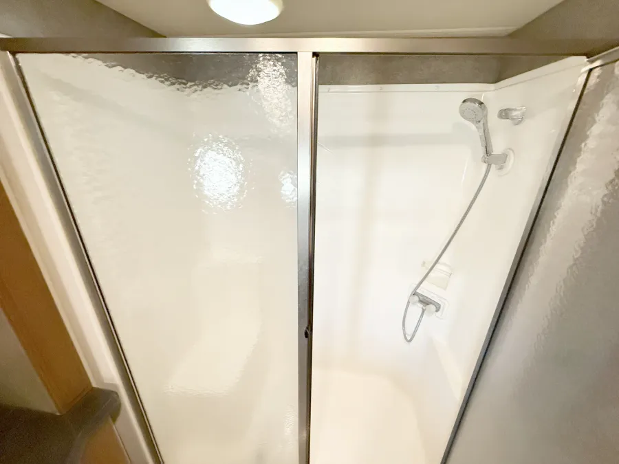 2016 Winnebago Journey 38P | Photo 13 of 30