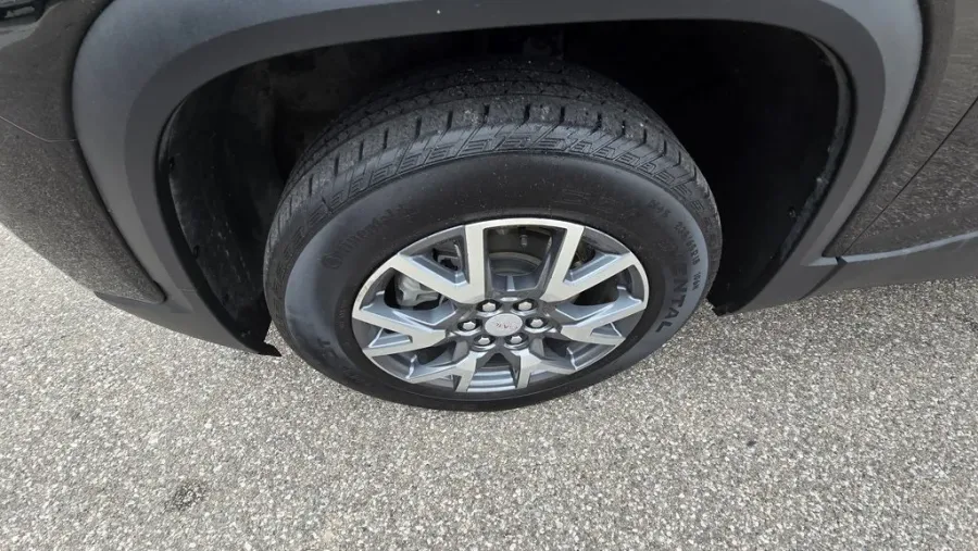 2023 GMC Acadia | Photo 10 of 30