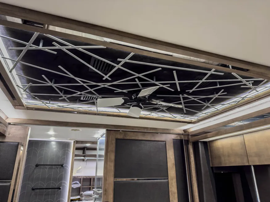 2026 Tiffin Zephyr 45PZ | Photo 22 of 39