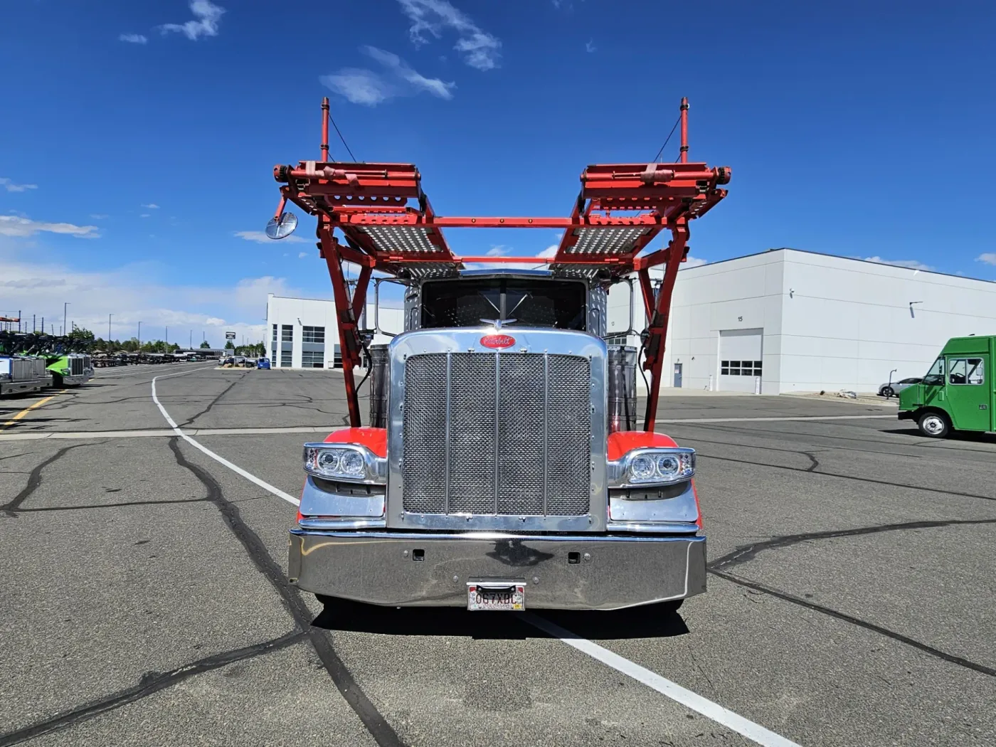 2020 Peterbilt 389 | Photo 2 of 35