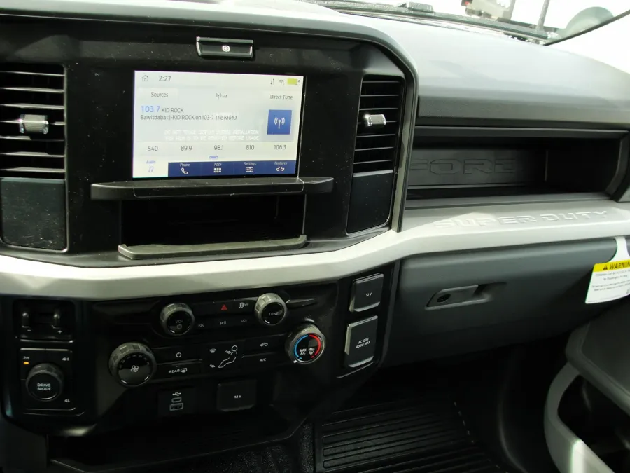 2026 Ford Super Duty F-550 | Photo 23 of 26