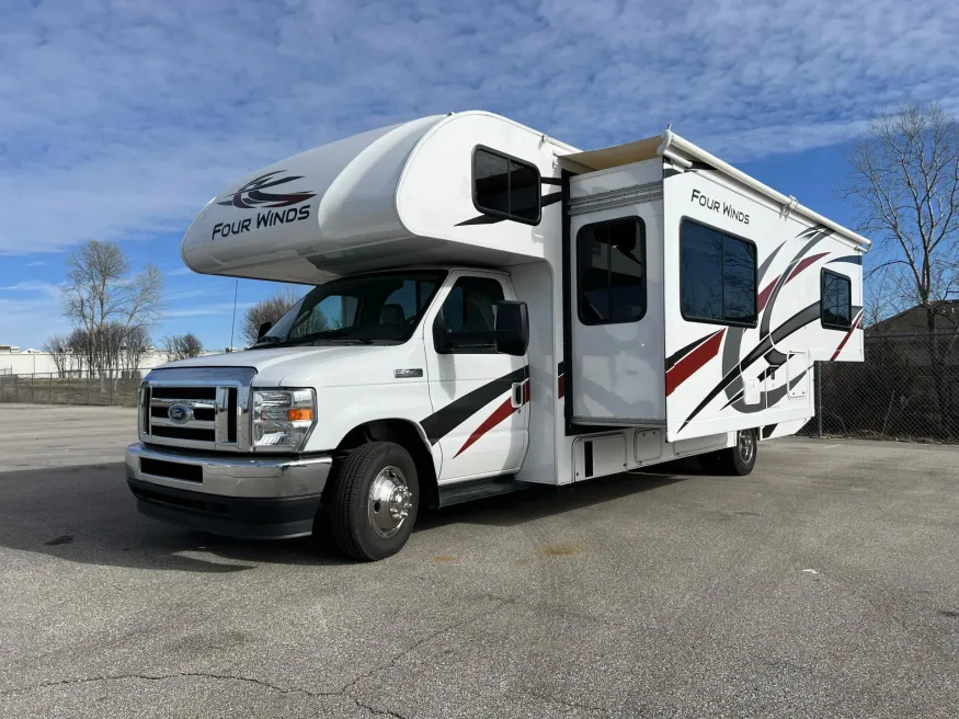 2022 Thor Four Winds 27R | Photo 7 of 37