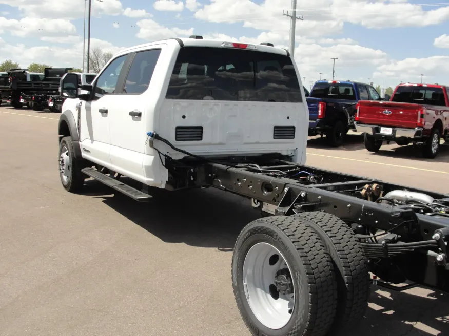 2026 Ford Super Duty F-550 | Photo 6 of 22