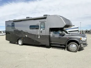 2025 Dynamax Isata 30FW