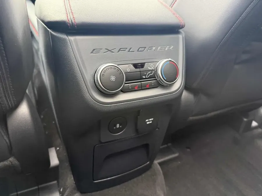 2026 Ford Explorer | Photo 27 of 29