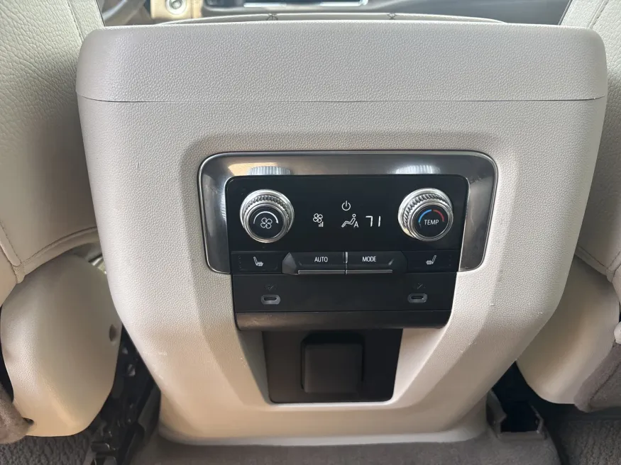 2022 GMC Yukon Denali | Photo 13 of 25