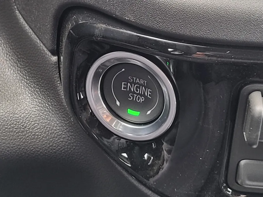 2026 GMC Sierra 1500 SLT | Photo 18 of 26