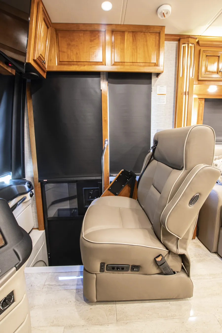 2020 Newmar Dutch Star 4369 | Photo 11 of 55