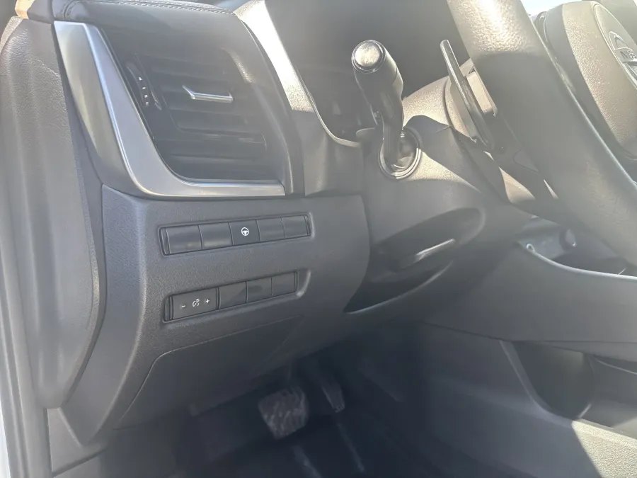 2021 Nissan Rogue SV | Photo 12 of 20