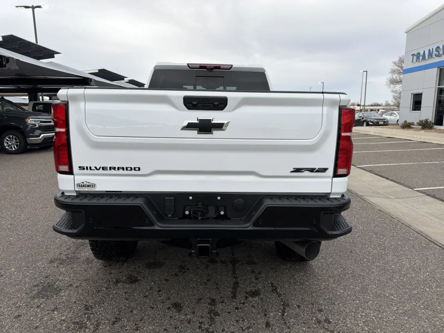 2026 Chevrolet Silverado 2500HD ZR2 | Photo 3 of 20