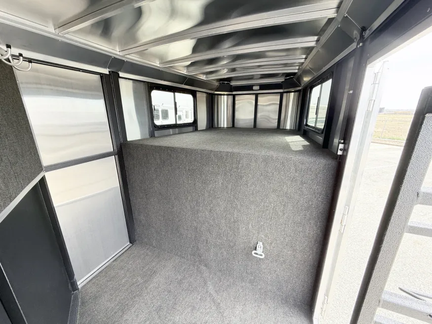 2026 Logan Coach Crossfire 3HGN | Photo 4 of 14