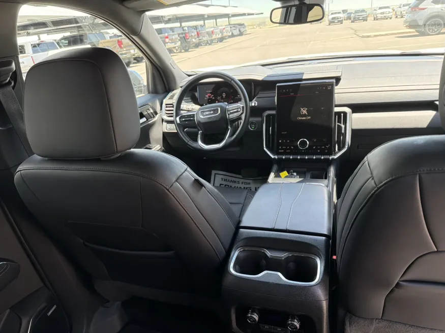 2024 GMC Acadia AWD Elevation | Photo 13 of 25