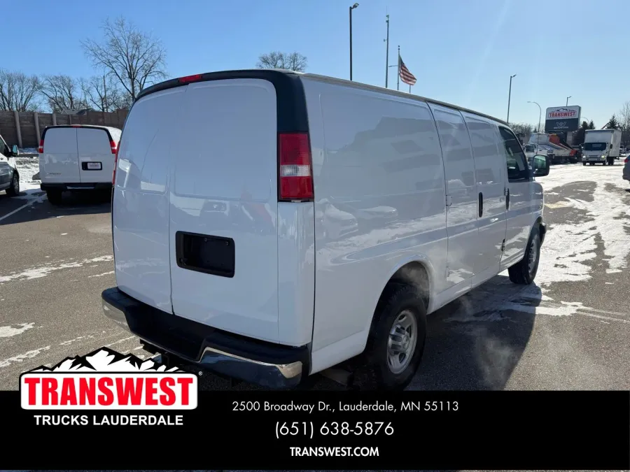 2017 Chevrolet Express 3500 Work Van | Photo 4 of 20