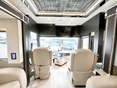2024 Newmar King Aire 4531 | Thumbnail Photo 7 of 39